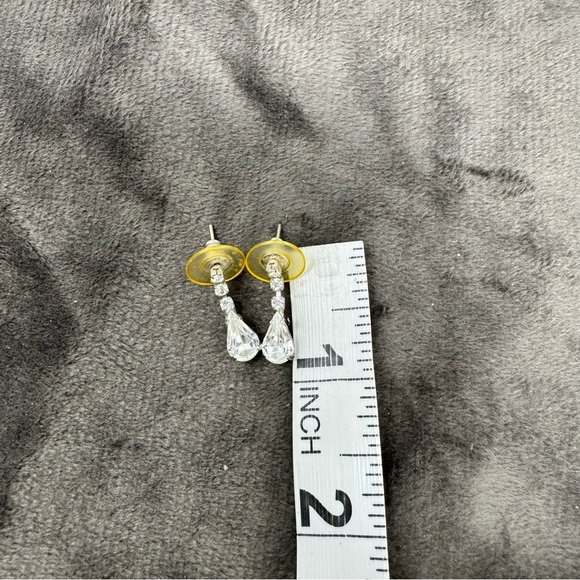2 Vintage White and Silver Teardrop Earrings - Picture 3 of 3